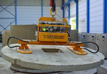 Vacuum lifter used to handle sewer manholes of septic tanks.