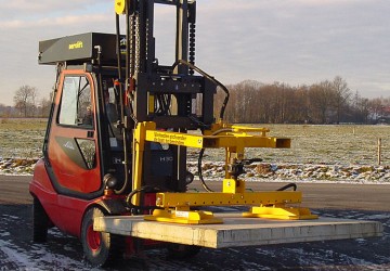 Vacuum lifter engineerde to handle industrial concrete slabs
