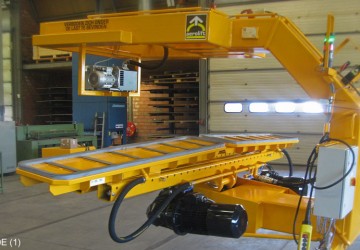 This 180 degrees turner is used to de-mould and handle long, small concrete beams
