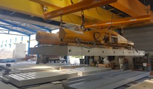 Onderhoud en keuring van een MHZ monteur bij een klant in NL