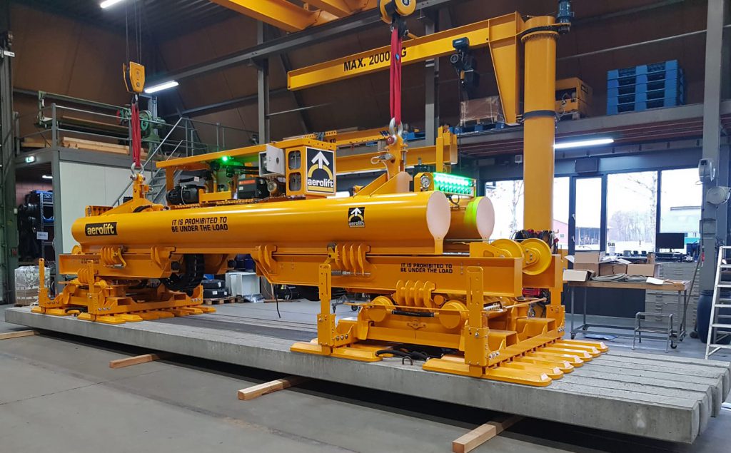 Vacuüm hefmachine voor heipalen